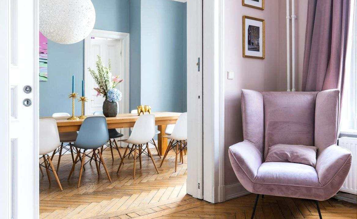Combinación de sillones y alfombra